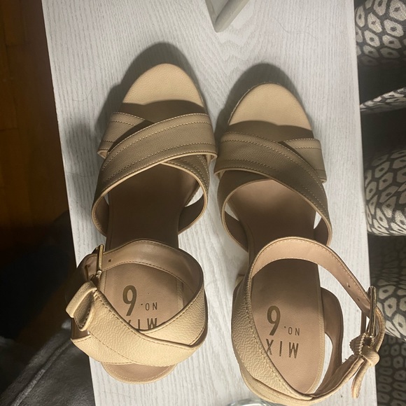 Mix No 6 heels - Picture 3 of 3